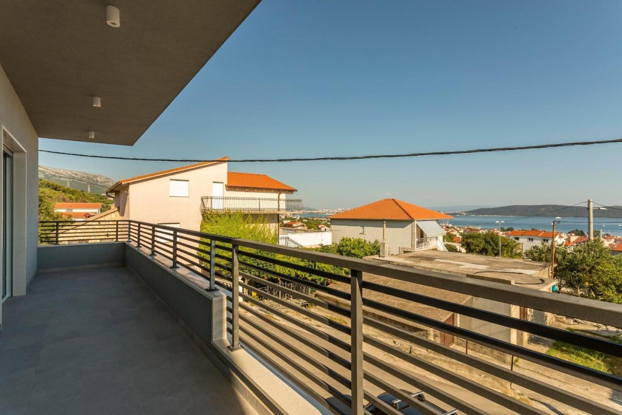 Family Friendly Apartments With A Swimming Pool Kastel Kambelovac, Kastela - 18117 Exterior photo